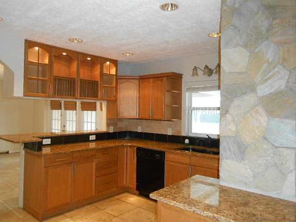 2nd image of 3367 Lakeview Dr