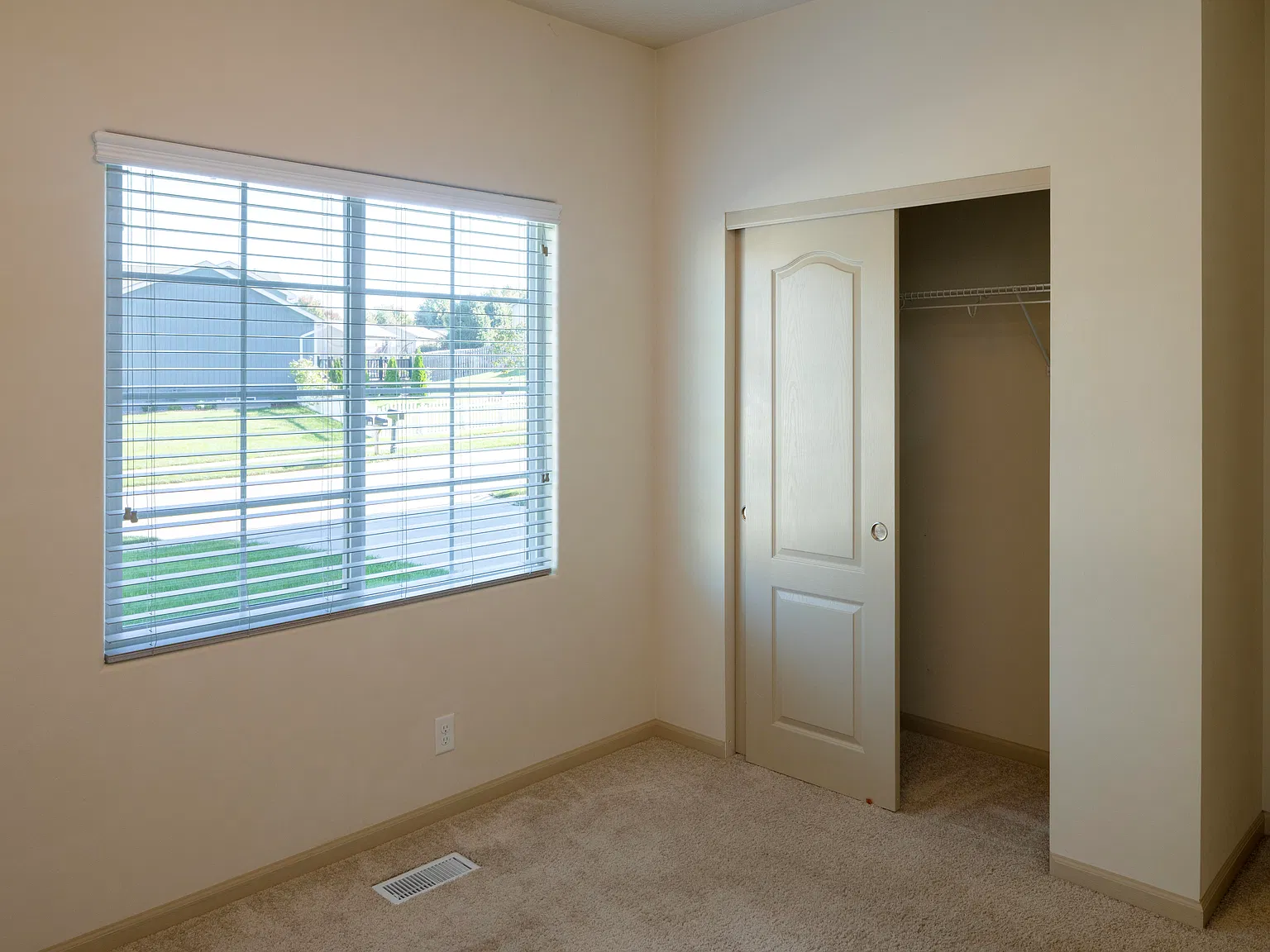3 bed, 1354 sqft, $2,000 — Photo 3