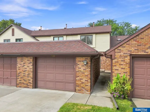 7008 Shamrock Rd, Lincoln, NE 68506