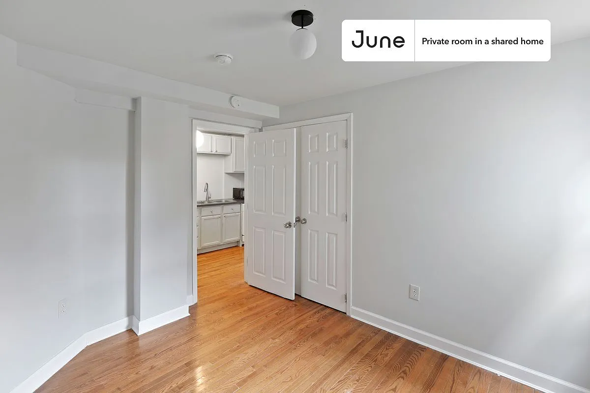 Full bedroom in 2 bed/1 bath home in Brookland #865 A — Photo 2