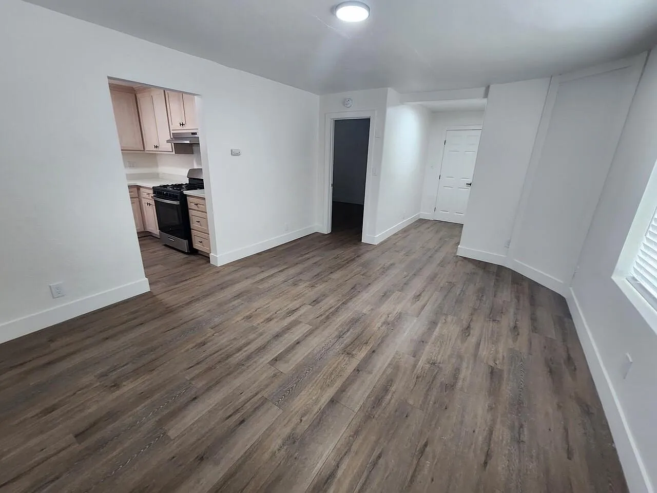 1 bed, 805 sqft, $1,899 — Photo 2