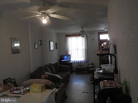 2nd image of 1224 W Oakdale St