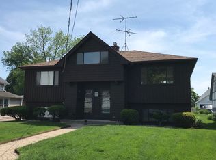 332 2nd St APT A, Libertyville, IL 60048