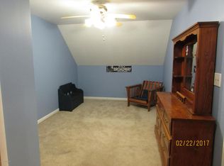 1145 Maple Lake Dr, Bushkill, PA 18324