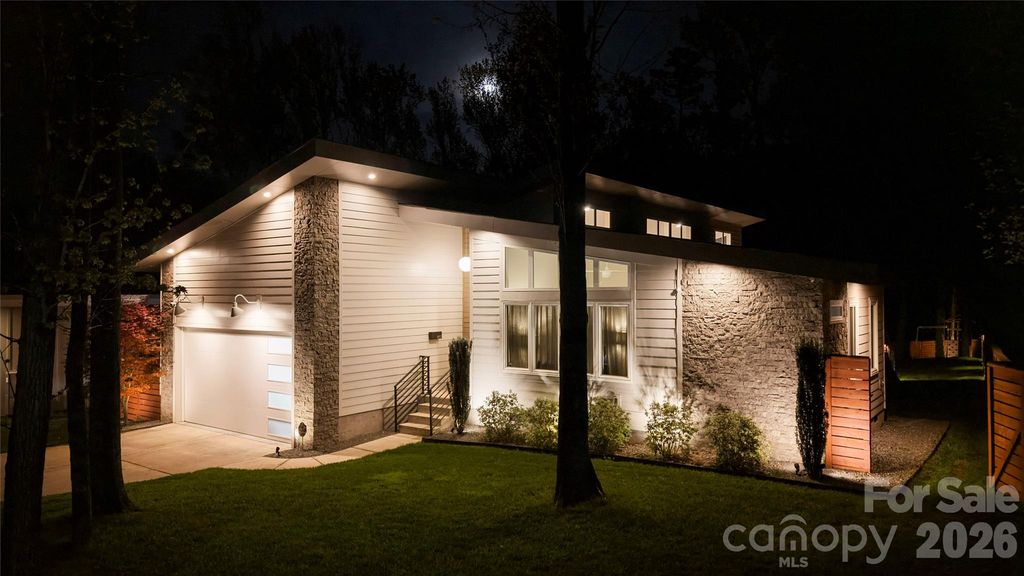 1852 Lakedell Dr, Charlotte, NC - View 4