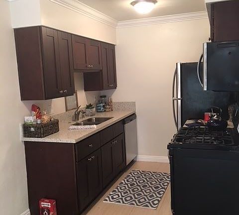 2nd image of 296 N Oakland Ave APT 2