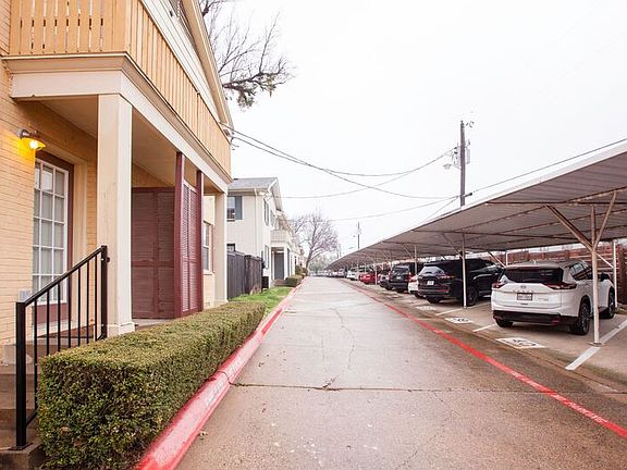 3rd image of 4741 Bradford Dr APT B