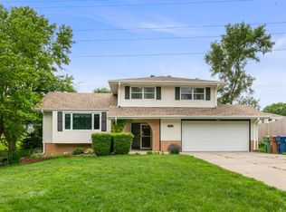 9009 Lee Cir, Bellevue, NE 68147