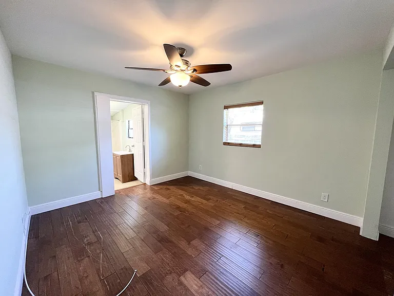 310 Dickson Dr — Photo 17