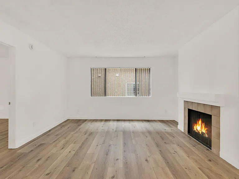 22415 Del Valle St — Photo 8