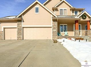 2230 Crystal Creek Dr, Papillion, NE 68046