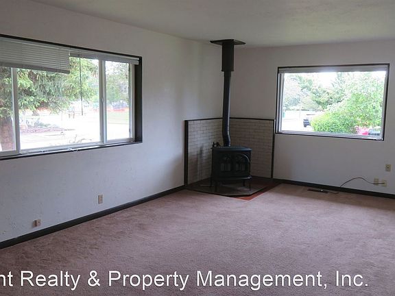 2nd image of 701 Louviers Ave