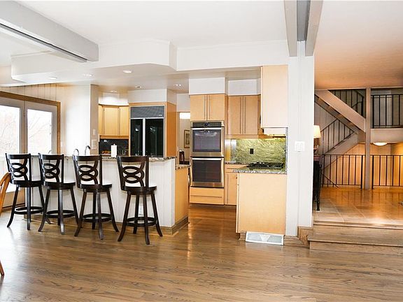 4th image of 1211 Oak Knoll Dr
