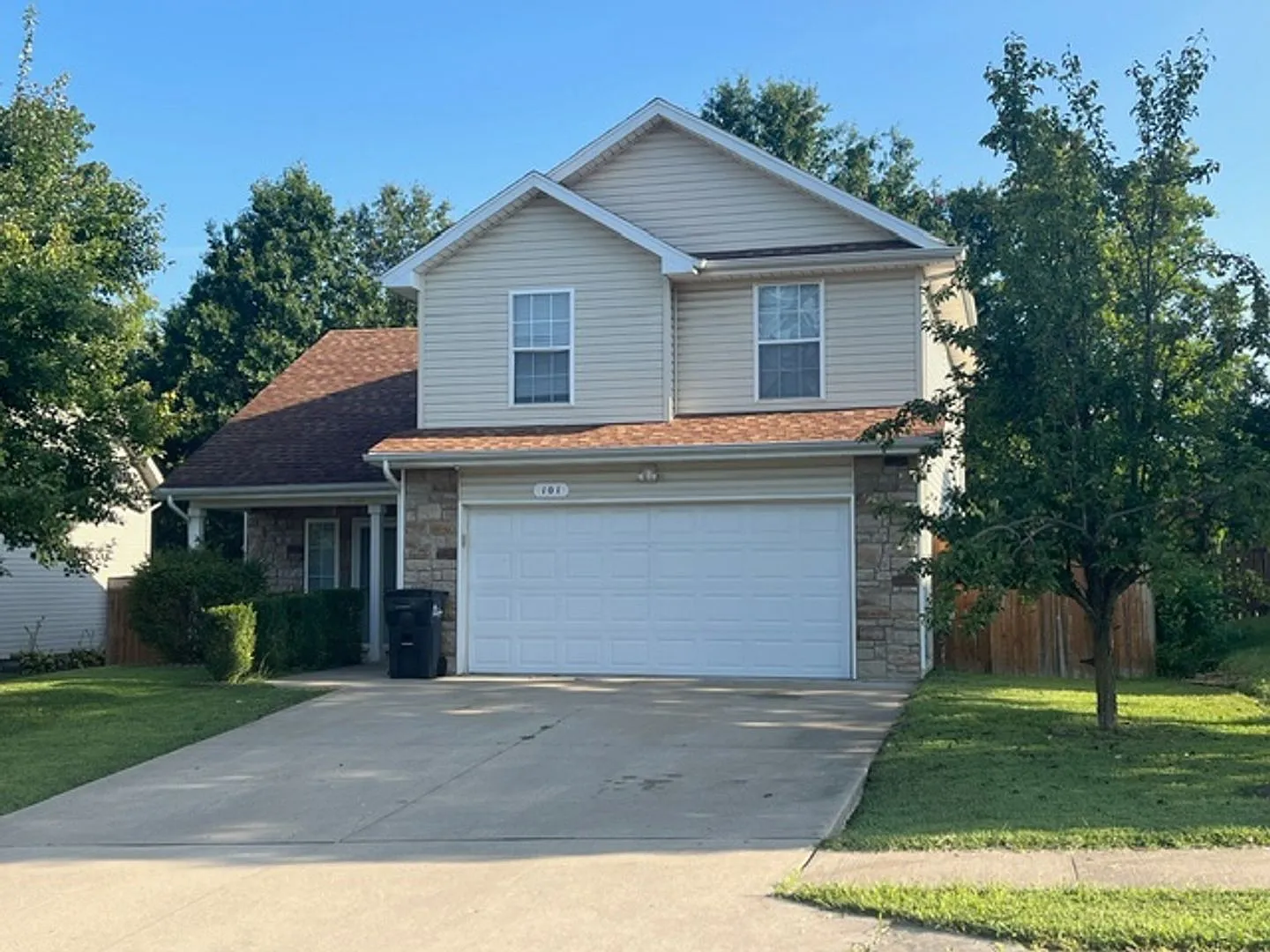 Nice 3 Bed 2.5 Bath House! — Photo 2