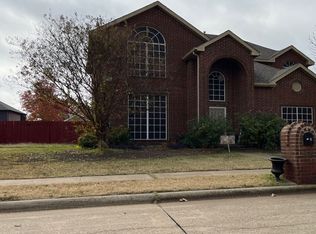 328 W Glen Meadow Dr, Glenn Heights, TX 75154