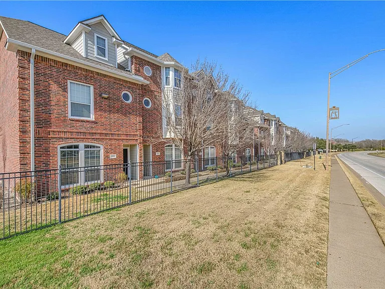 305 Holleman Dr E #102 — Photo 1