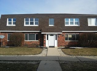 108 Harbor Dr APT C, Oswego, IL 60543