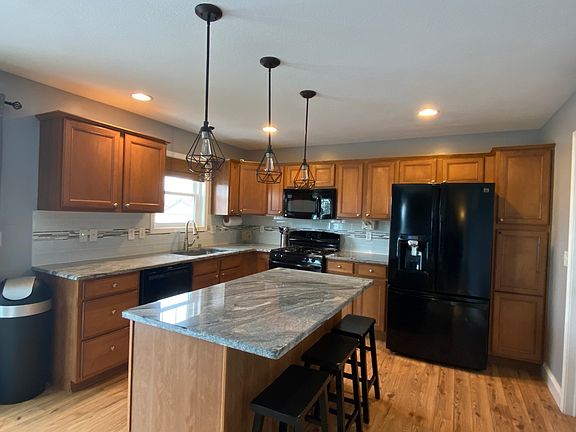 4th image of 775 Meadowbrook Ln