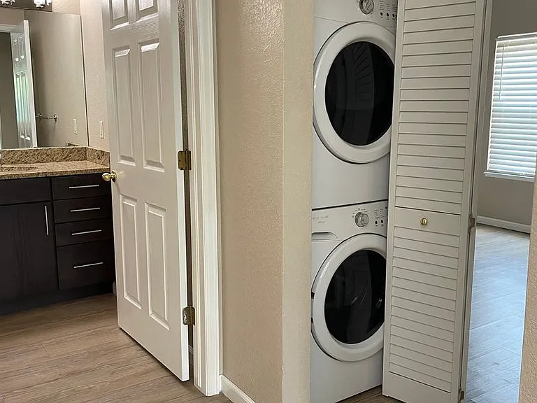 5225 White Willow Dr #J130 — Photo 15