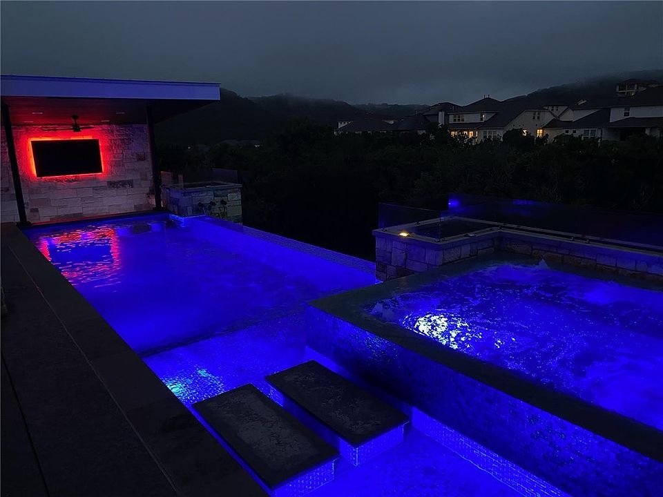 1st image of 310 Highland Village Dr