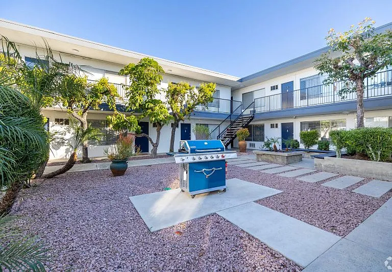 Carson Oakwood Apartments — Photo 7