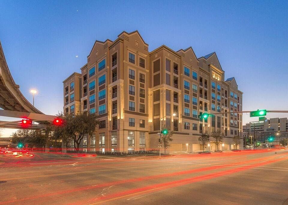 1st image of 1800 St Joseph Pkwy APT 106