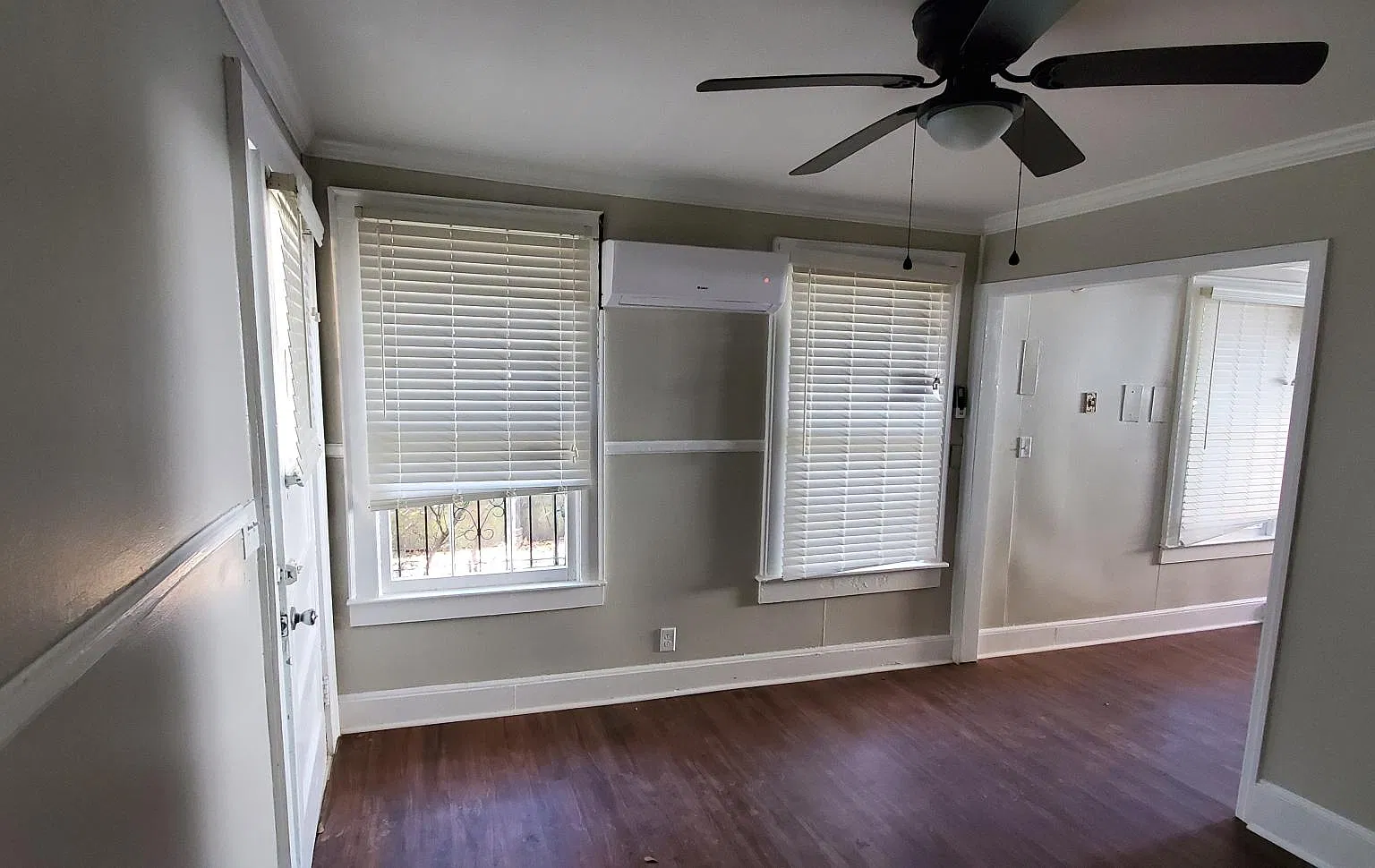 983 Magnolia St — Photo 2