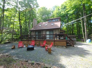 275 Wyalusing Dr, Pocono Lake, PA 18347