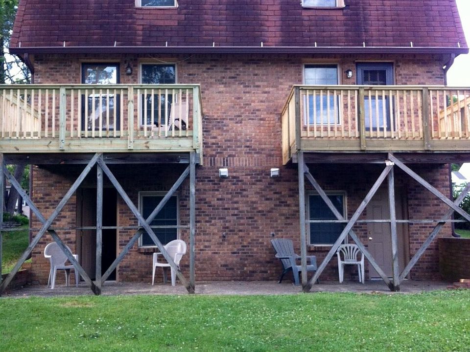 Three stories! Extra large backyard! Additional 400 sq ft daylight basement!