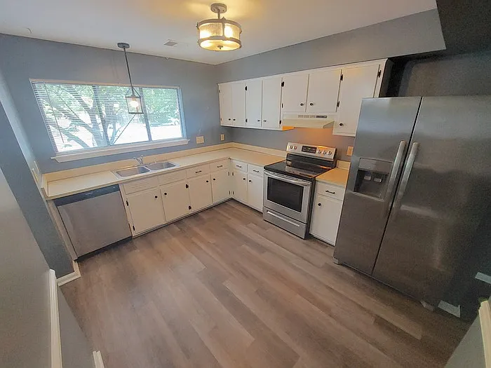 3 bed, 2.5 bath, 1307 sqft, $1,795 — Photo 4
