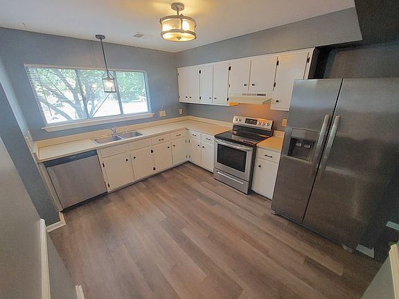 4th image of 1008 N Green Dr