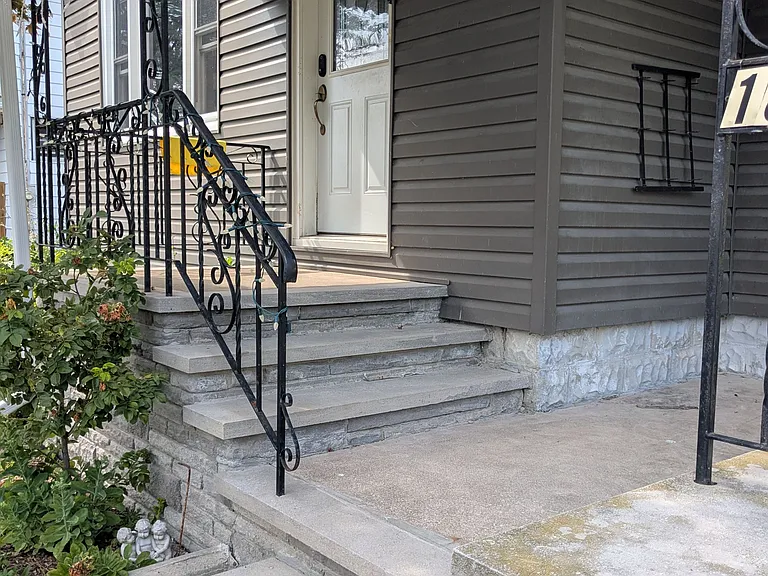 187 Neff St #UPPER — Photo 2