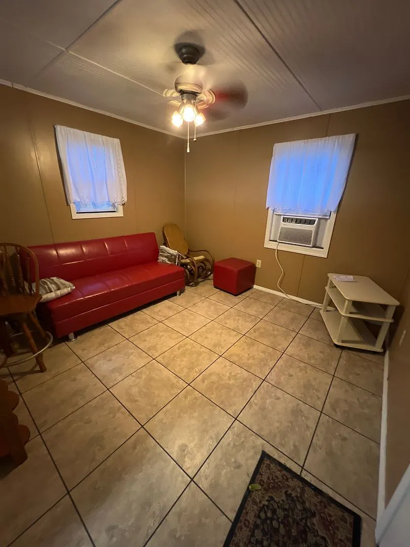 Cute one-bedroom, one-bathroom house — Photo 2