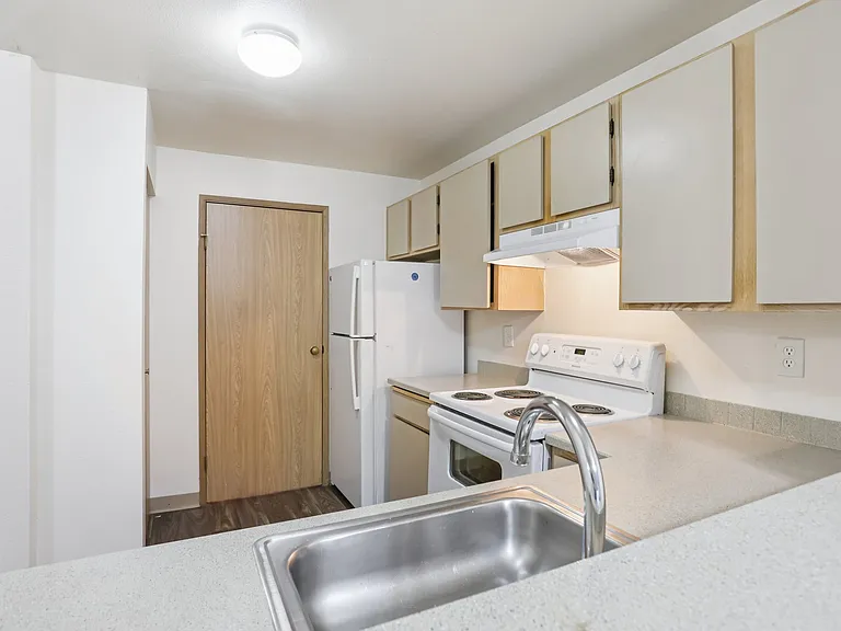 Poplar Lane Apartments — Photo 33