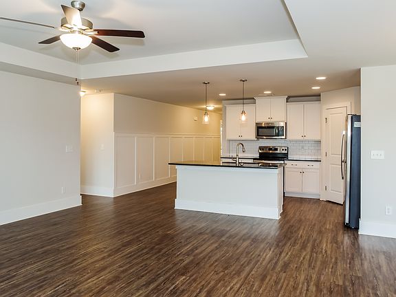 4th image of 173 Cherry Laurel Dr
