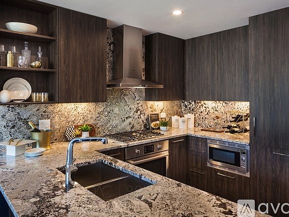3rd image of 670 N Hudson Ave #1204