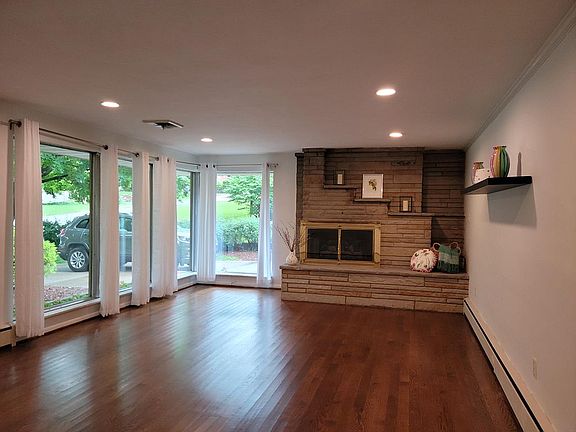 Living room 15 x 23