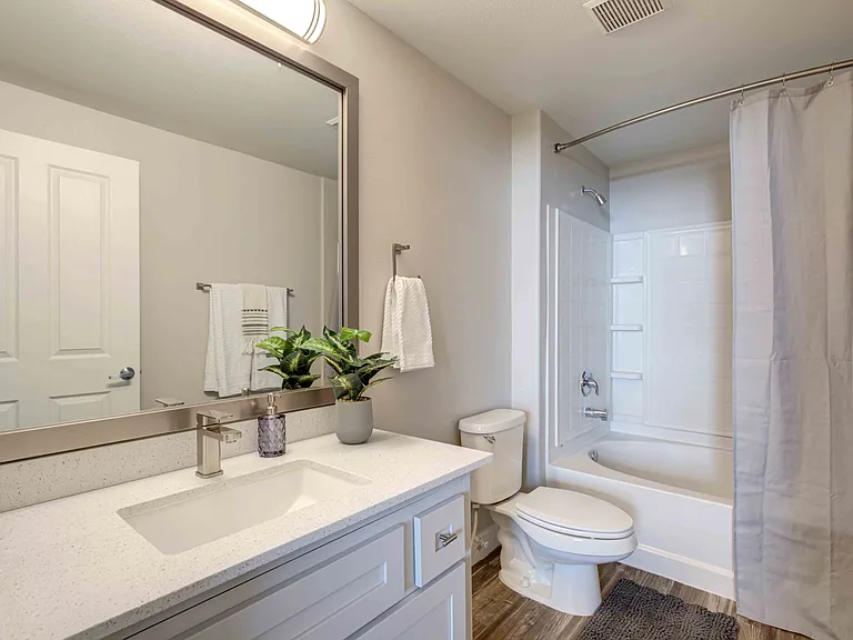 Bathroom w/ Shower & Tub