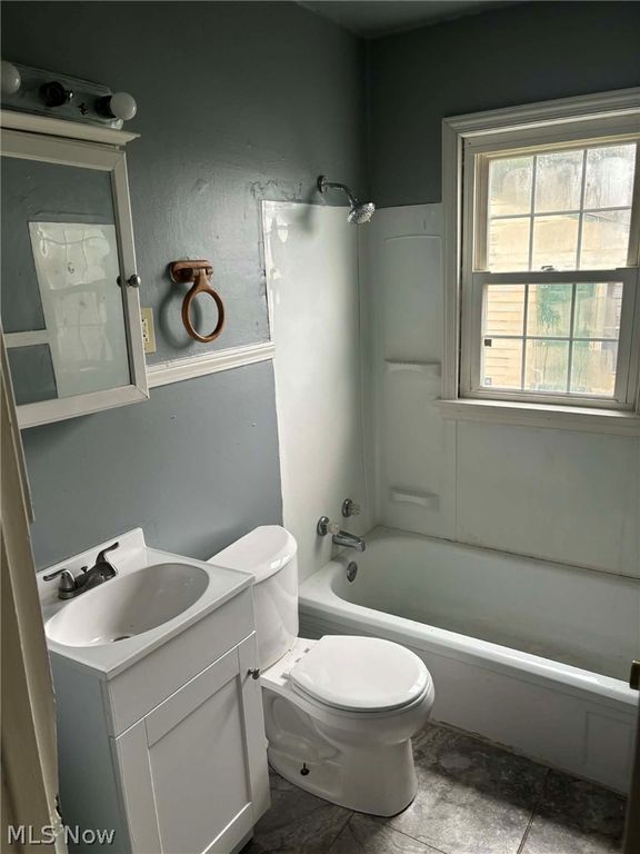 828 Marmion Ave, Youngstown, OH - View 3