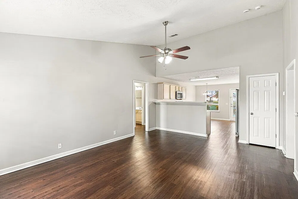3 bed, 2.0 bath, 1220 sqft, $1,835 — Photo 3