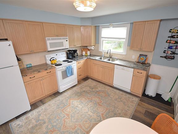 5th image of 236 E Carpenter St
