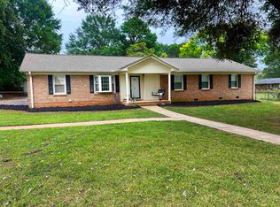 2 Green Acres Dr, Boiling Springs, SC 29316