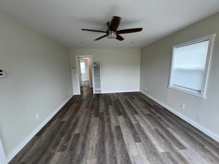446 Tulare Ave — Photo 2
