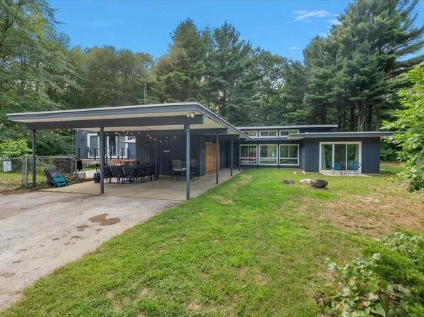 18830 77th St, South Haven, MI 49090