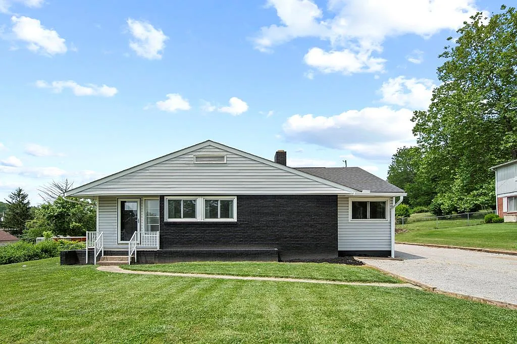 8 Limestone Blvd photo 1