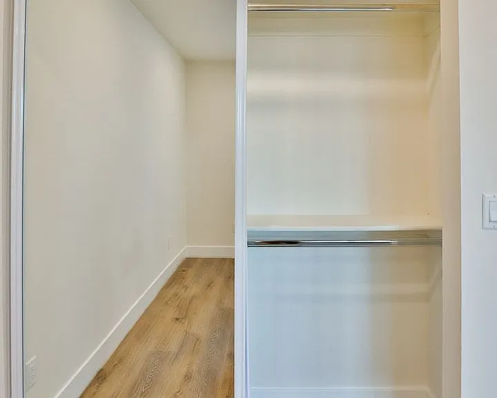 1164 W 37th Pl — Photo 34