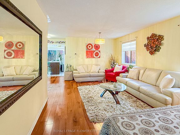 5th image of 45 Charleswood Cir