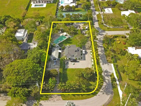 8390 SW 64th St, Miami, FL 33143