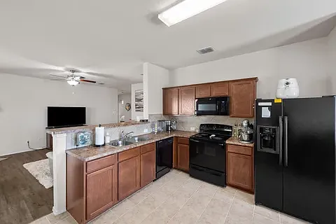 701 Santa Rosa Dr — Photo 5