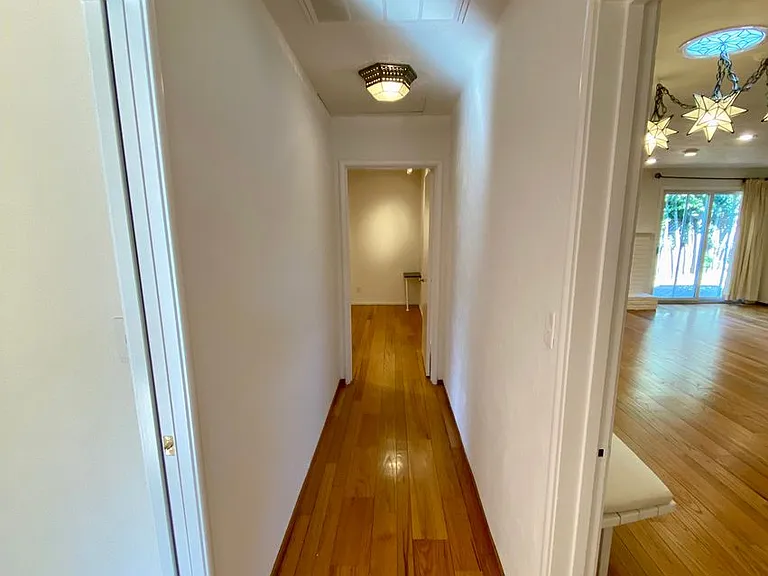 1052 Clark Ave — Photo 14